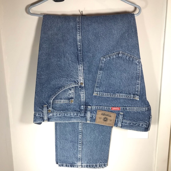 Men’s Wrangler Classic regular fit straight leg jeans size 40x30 Preowned - Picture 2 of 6